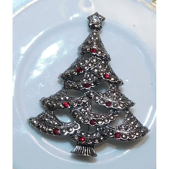 Vintage Avon Christmas Tree Brooch - Picture 2 of 5
